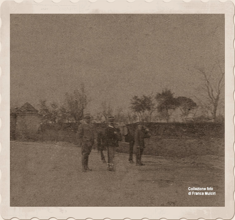 Ufficiali di leva c/o attuale rotonda nei pressi ingresso villa Tirone ~ Anno 1914